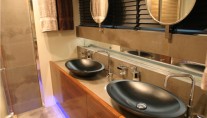 FUNKY TOWN -  Master Ensuite